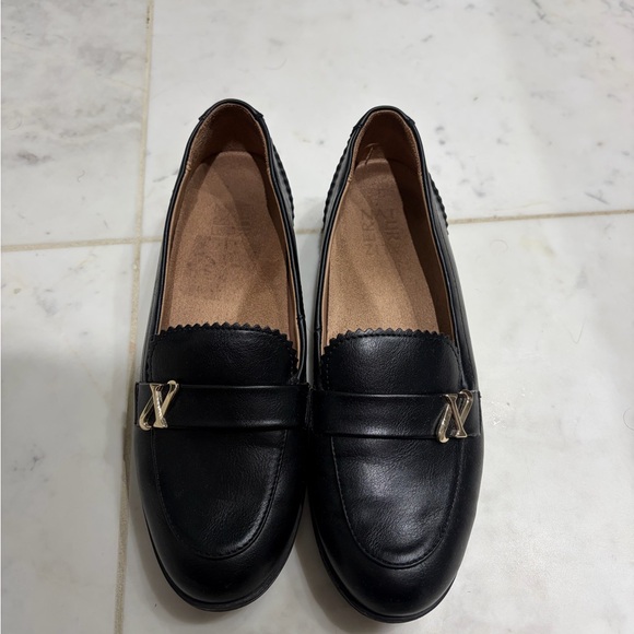 Naturalizer Black Leather Loafers with Gold Hardware - Picture 2 of 6